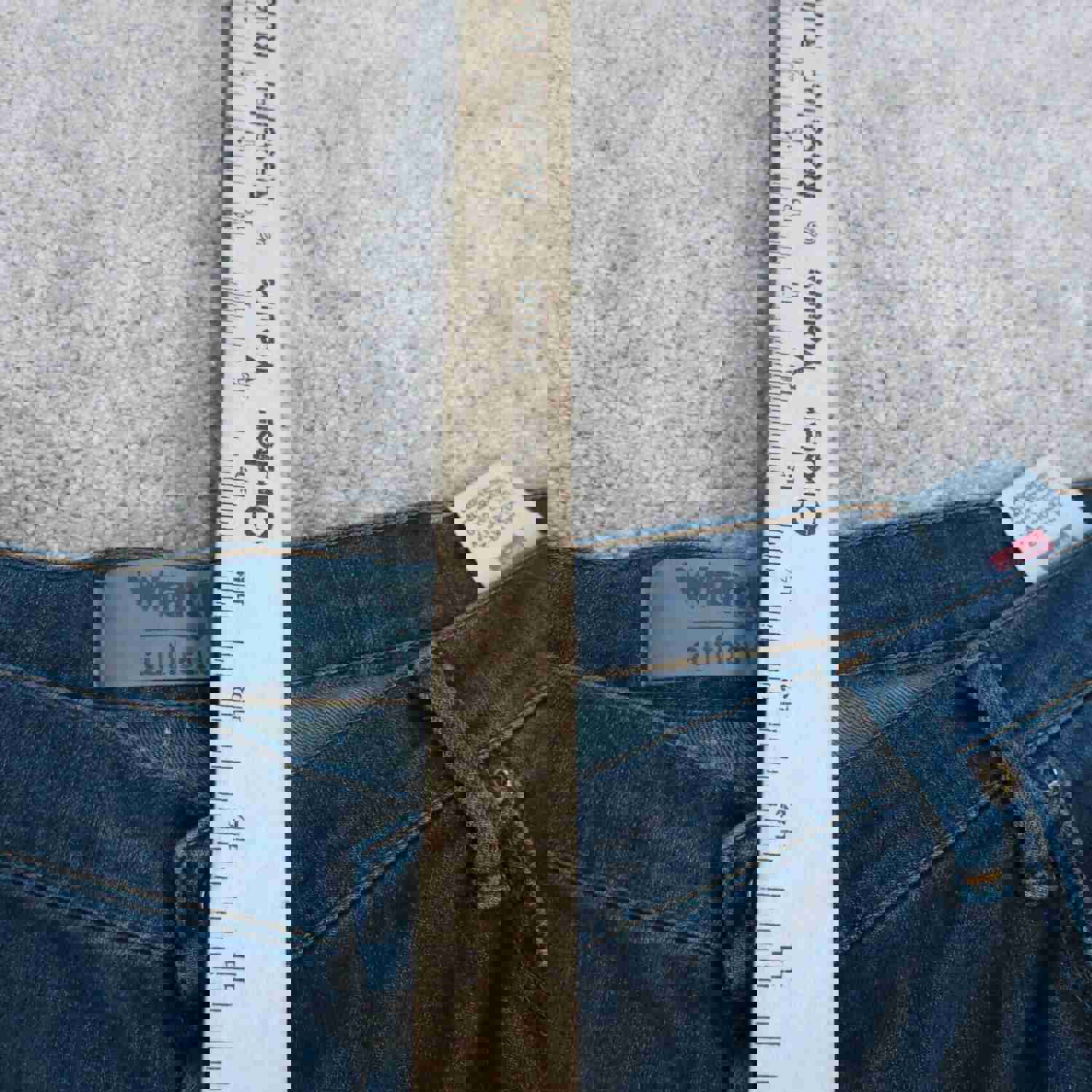 Wrangler Men's Blue Denim Straight Leg Jeans 40X32 - Lightweight & Mid Rise