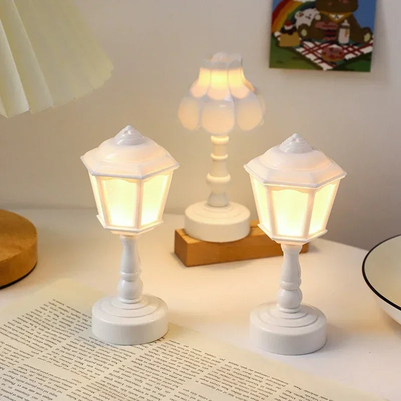 Retro LED Desk Lamp - Mini Street Lamp Design, USB/Battery Powered