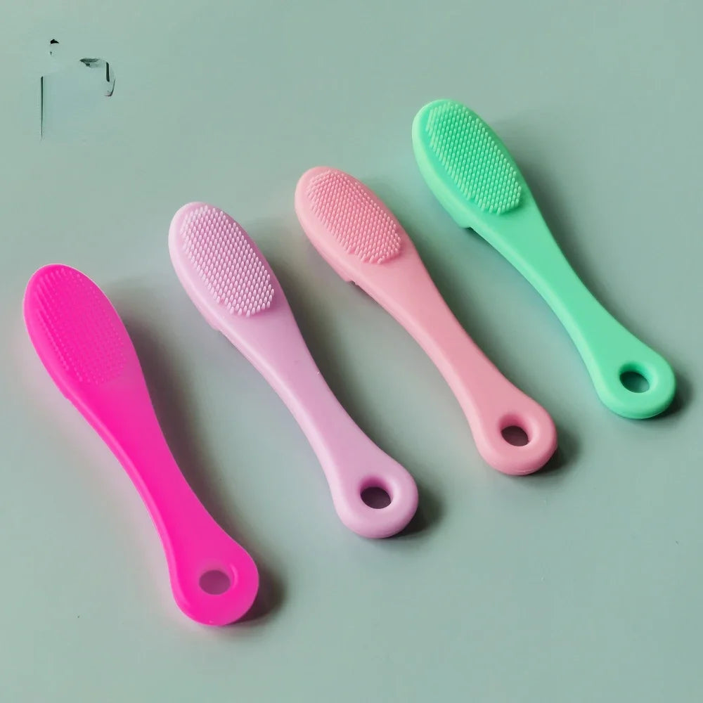 Soft Silicone Pet Finger Brush for Dogs and Cats - Tear Stains & Eye Care Cleaning Tool
