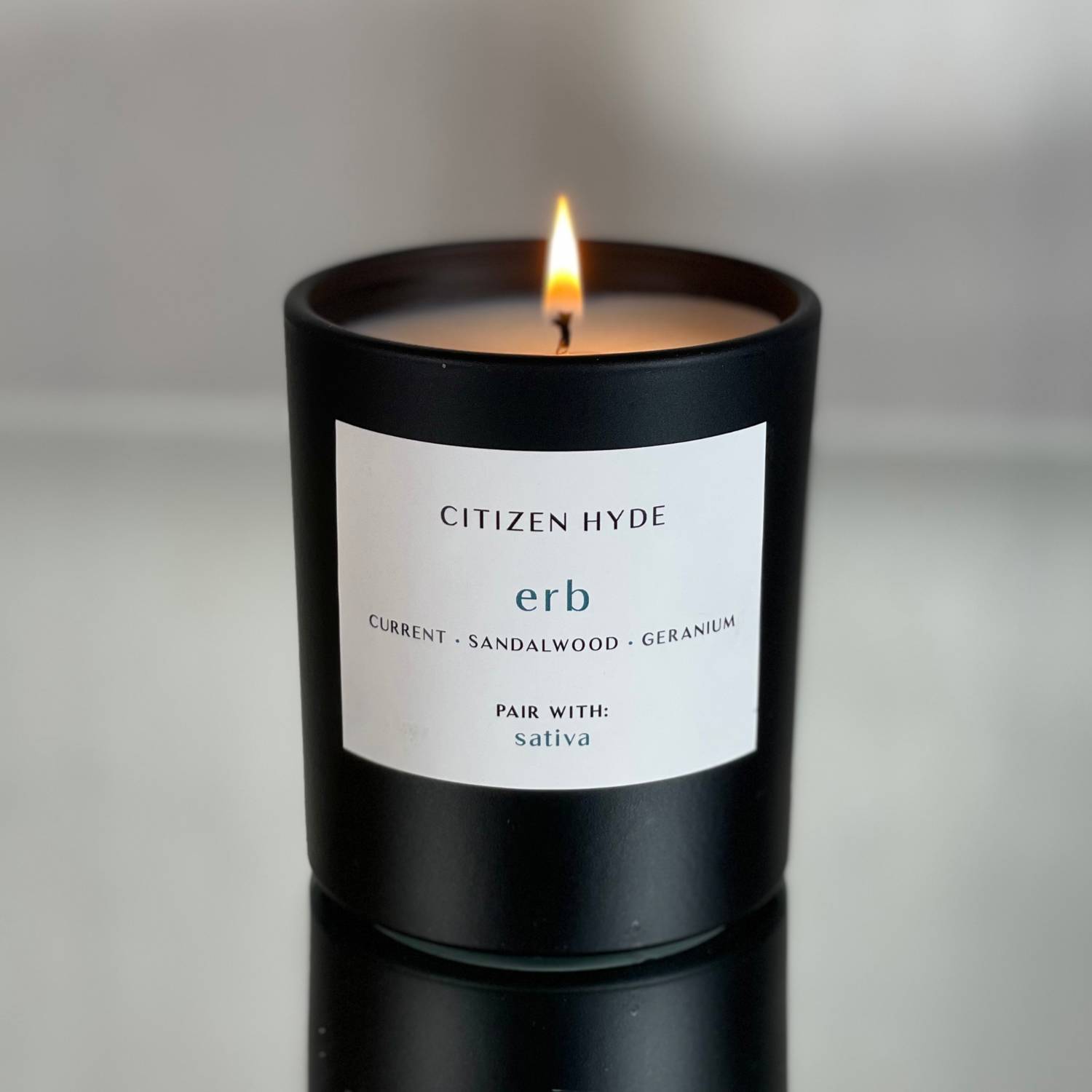 Erb Citizen Hyde Candle - Premium Scented Candle with Currant, Sandalwood & Geranium