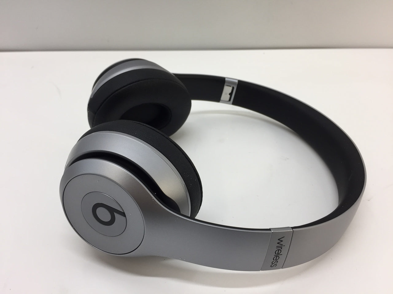 Beats by Dr. Dre Solo2 Wireless Over the Ear Headphones - Space Gray MKLF2AM/A