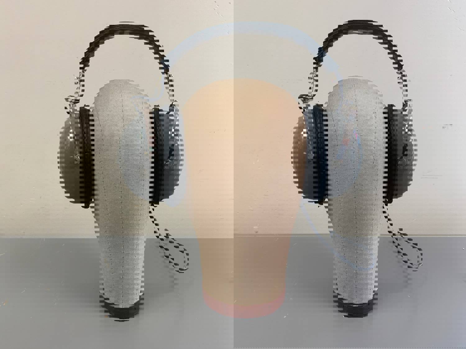 Pioneer SE-20 Stereo Headphones - Vintage 1970s Classic Sound