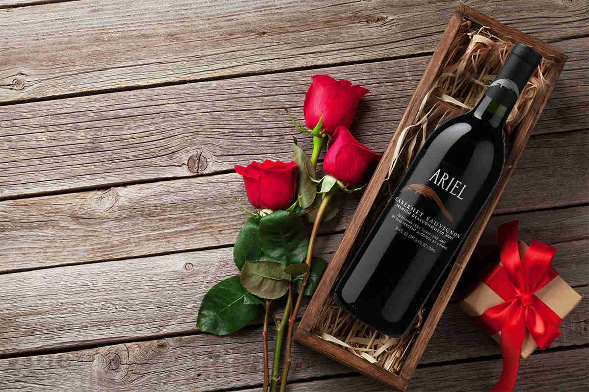 Ariel Cabernet Non-Alcoholic Red Wine Experience Bundle with Chromacast Pop Socket, Seasonal Wine Pairings & Recipes