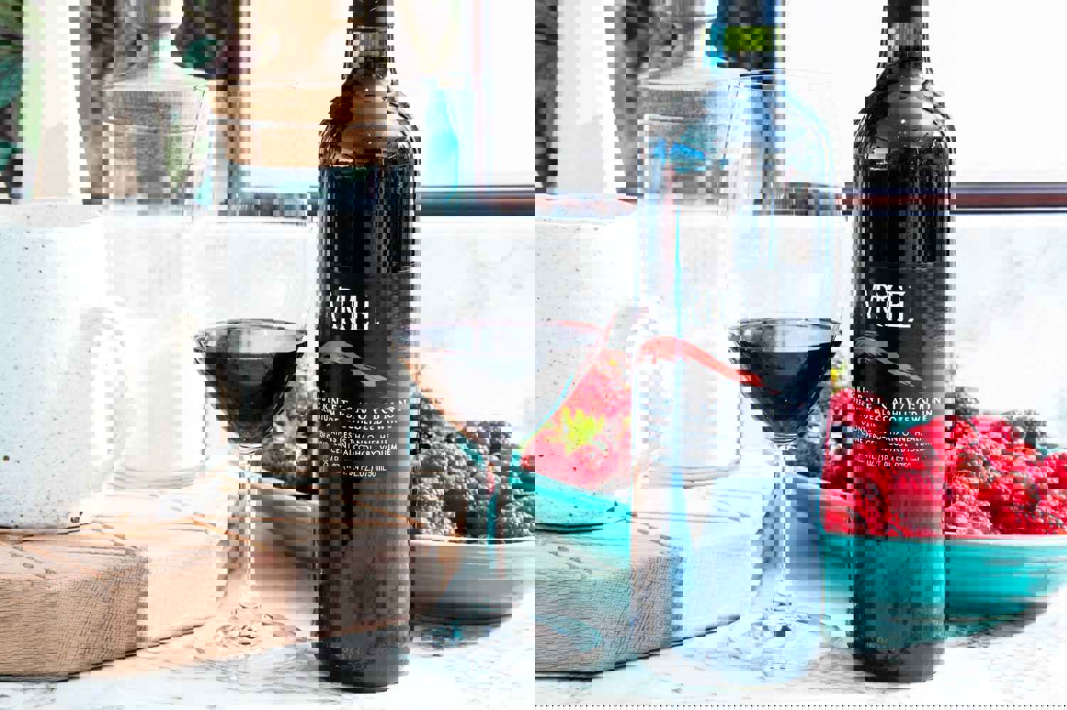 Ariel Cabernet & Chardonnay Non-Alcoholic Red & White Wine Experience Bundle with Chromacast Pop Socket