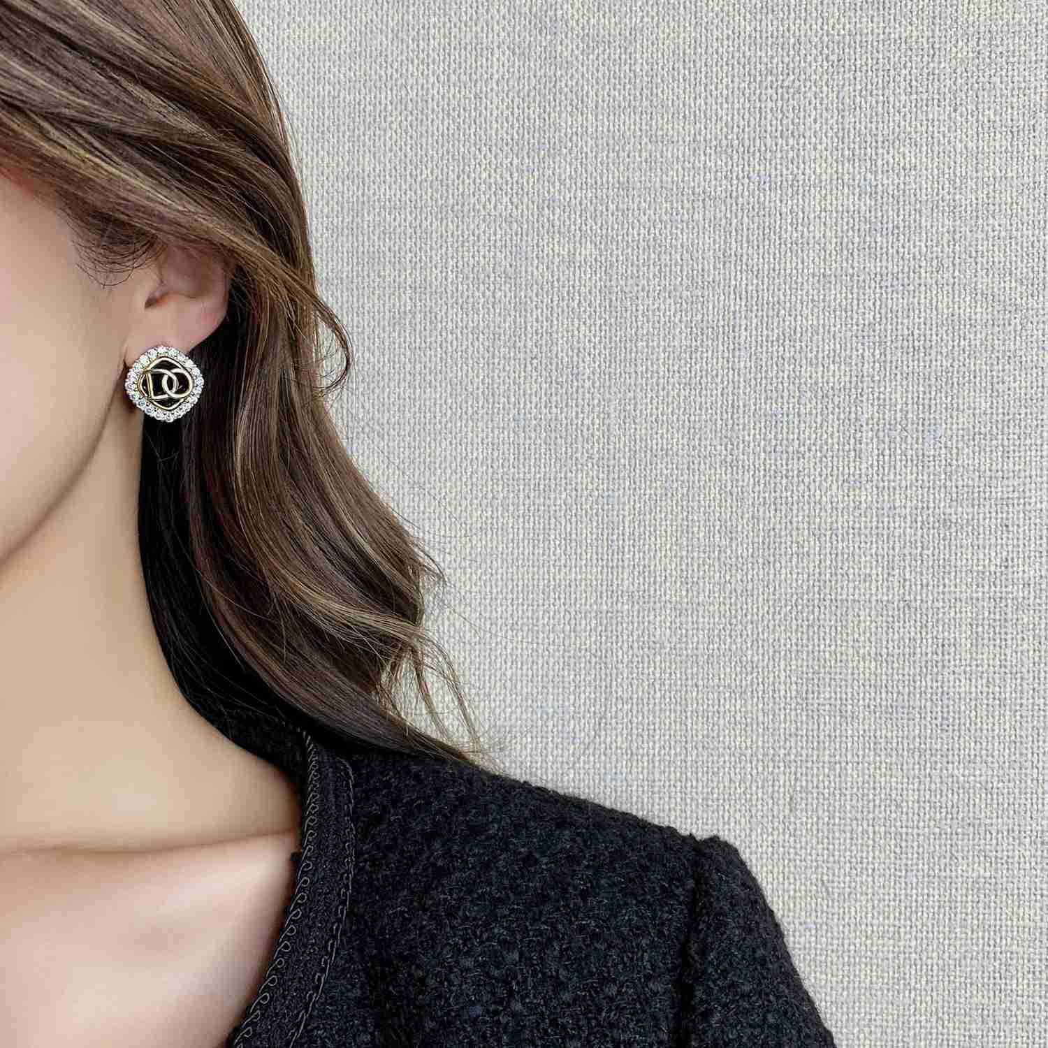 Exquisite Copper Inlaid Zircon Square Black Acrylic Letter Earrings for Women