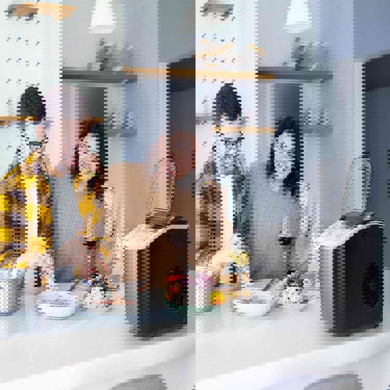 AGLUCKY Portable Ice Maker Machine, 26Lbs/24H, 9 Bullet Ice in 6 Mins, Self-Cleaning with Ice Scoop & Basket (Black)