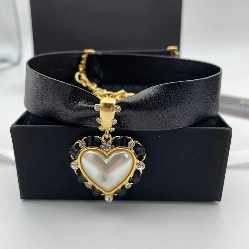 2021 Brand Women's Fashion Choker Necklace with Heart Pendants