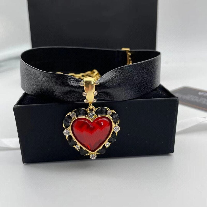 2021 Brand Women's Fashion Choker Necklace with Heart Pendants
