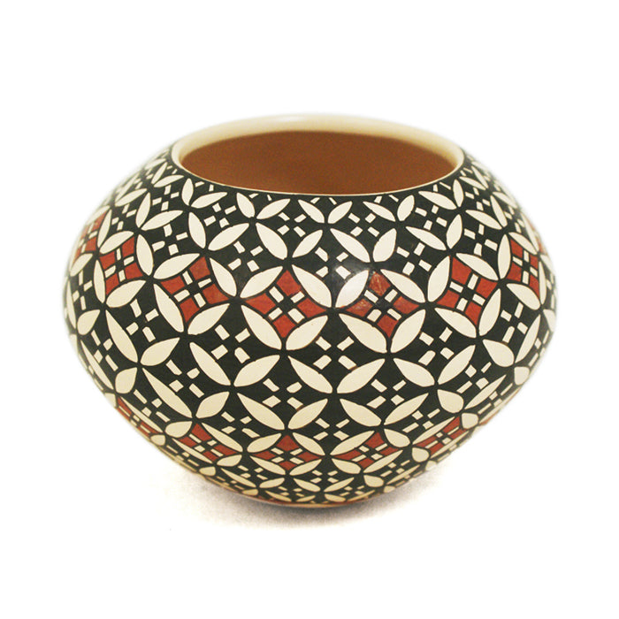 Rosa Loya: Small Olla Flower Design