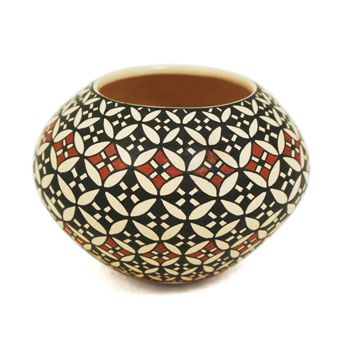 Rosa Loya: Small Olla Flower Design