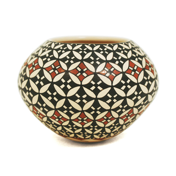 Rosa Loya: Small Olla Flower Design