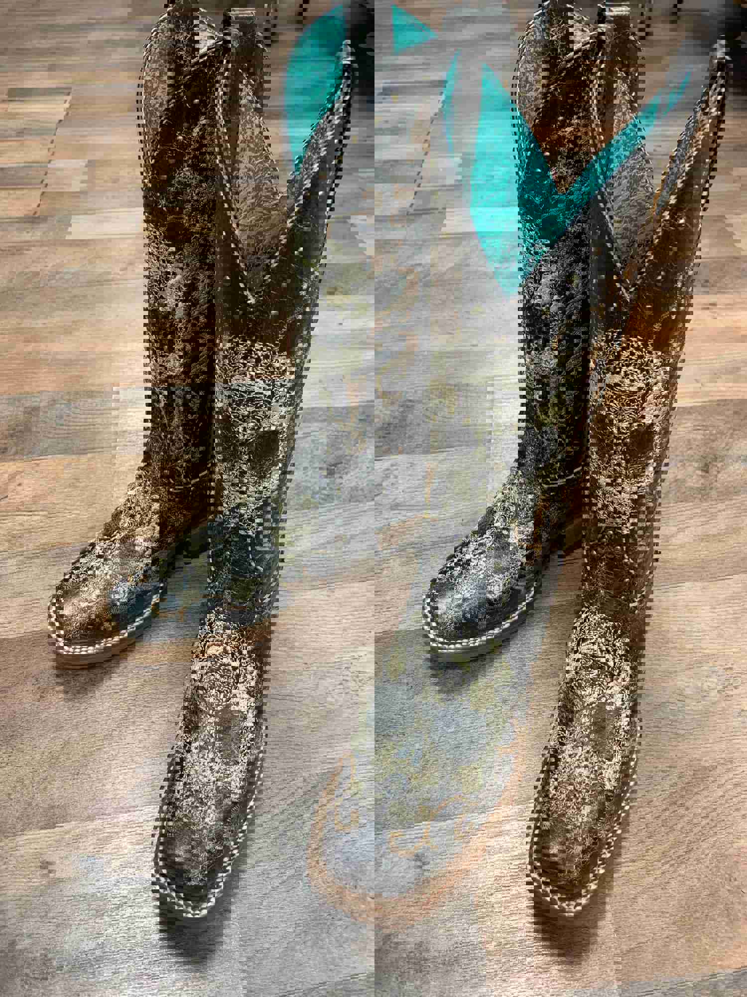 CORRAL WOMENS FLORAL SKULL EMBROIDERY & STUDS WESTERN BOOTS - SQUARE TOE