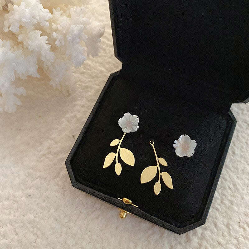 2022 Korean Design Exquisite White Shell Flower Golden Hollow Leaf Elegant Women's Earrings