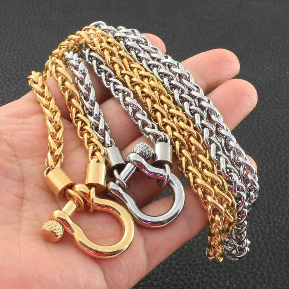 Blaze Necklace - Equestrian-Inspired Horsebit Shackle Necklace