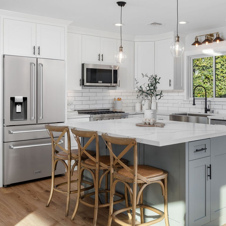 ZLINE 36 In. French Door Refrigerator with Water Dispenser and Ice Maker in Fingerprint Resistant Stainless Steel