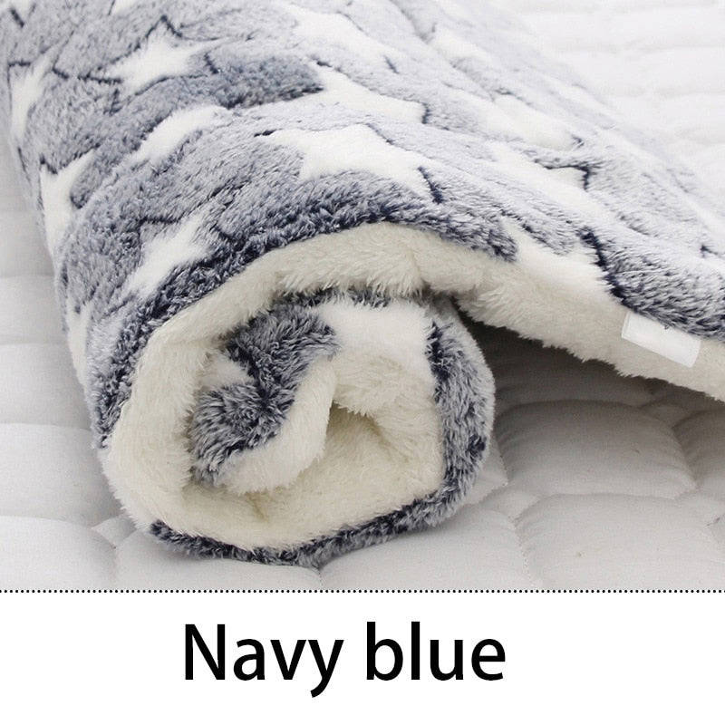 Soft Flannel Pet Blanket with Bear Pattern - Washable & Warm Dog Cat Bed Mat