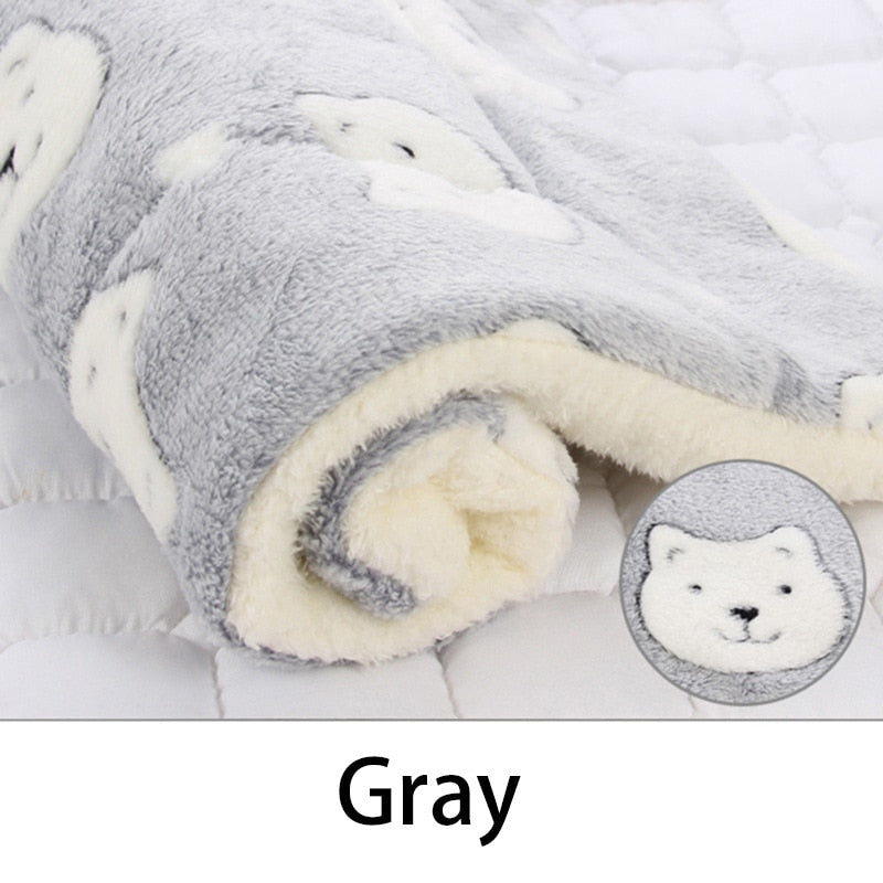 Soft Flannel Pet Blanket with Bear Pattern - Washable & Warm Dog Cat Bed Mat