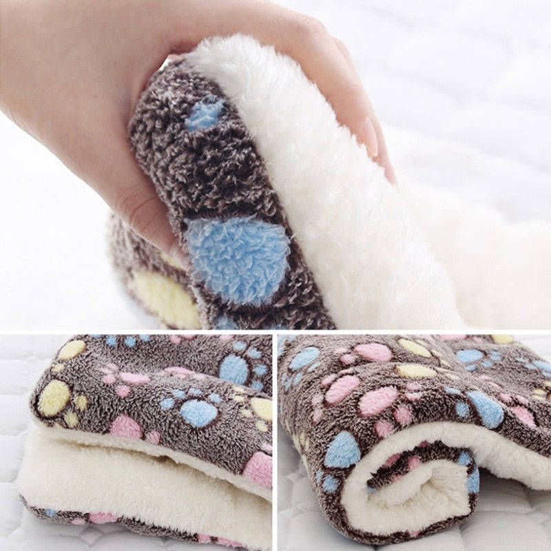 Soft Flannel Pet Blanket with Bear Pattern - Washable & Warm Dog Cat Bed Mat