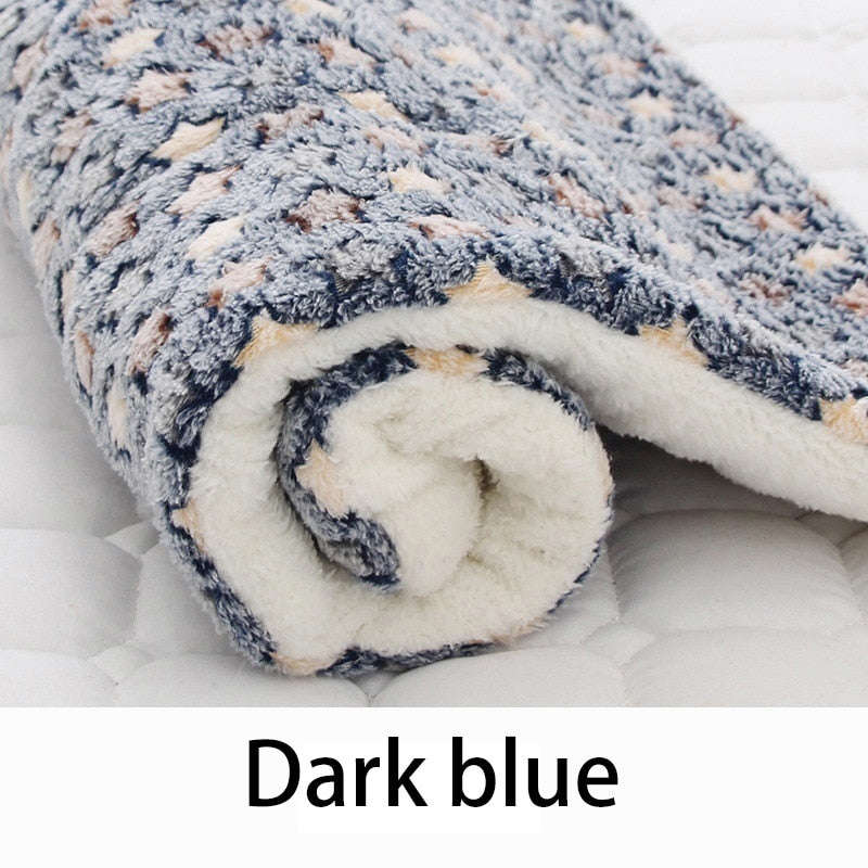 Soft Flannel Pet Blanket with Bear Pattern - Washable & Warm Dog Cat Bed Mat