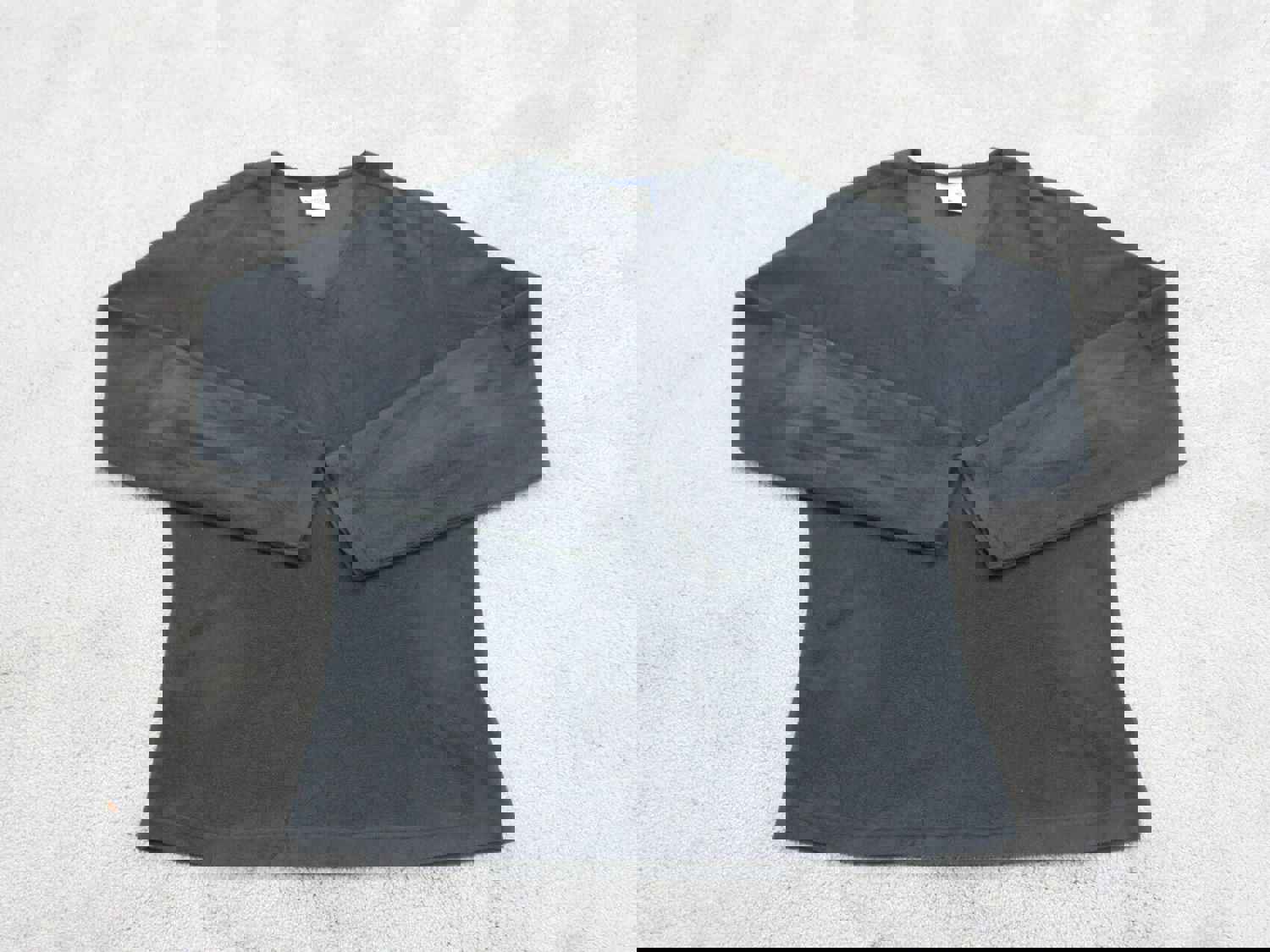 Columbia Women's Medium Black Lightweight Long Sleeve V-Neck Tee Top