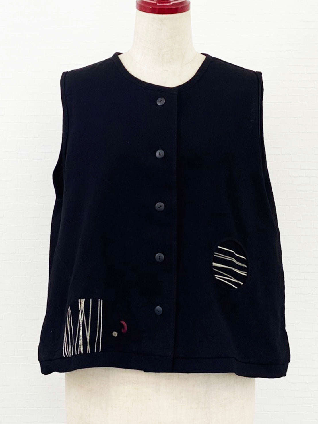 Circle Patch Crop Vest - Solid/Dot Line Print - Black