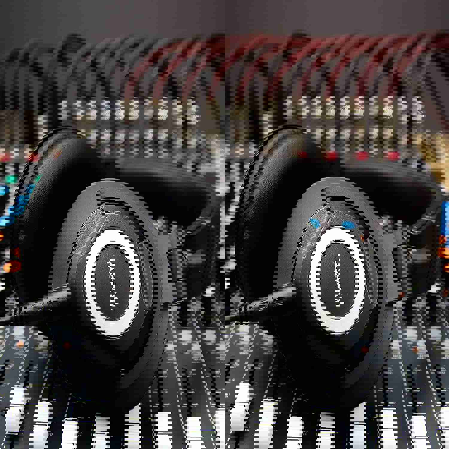 Tascam TH-07 High Definition Studio Monitor Headphones - Premium Sound & Comfort