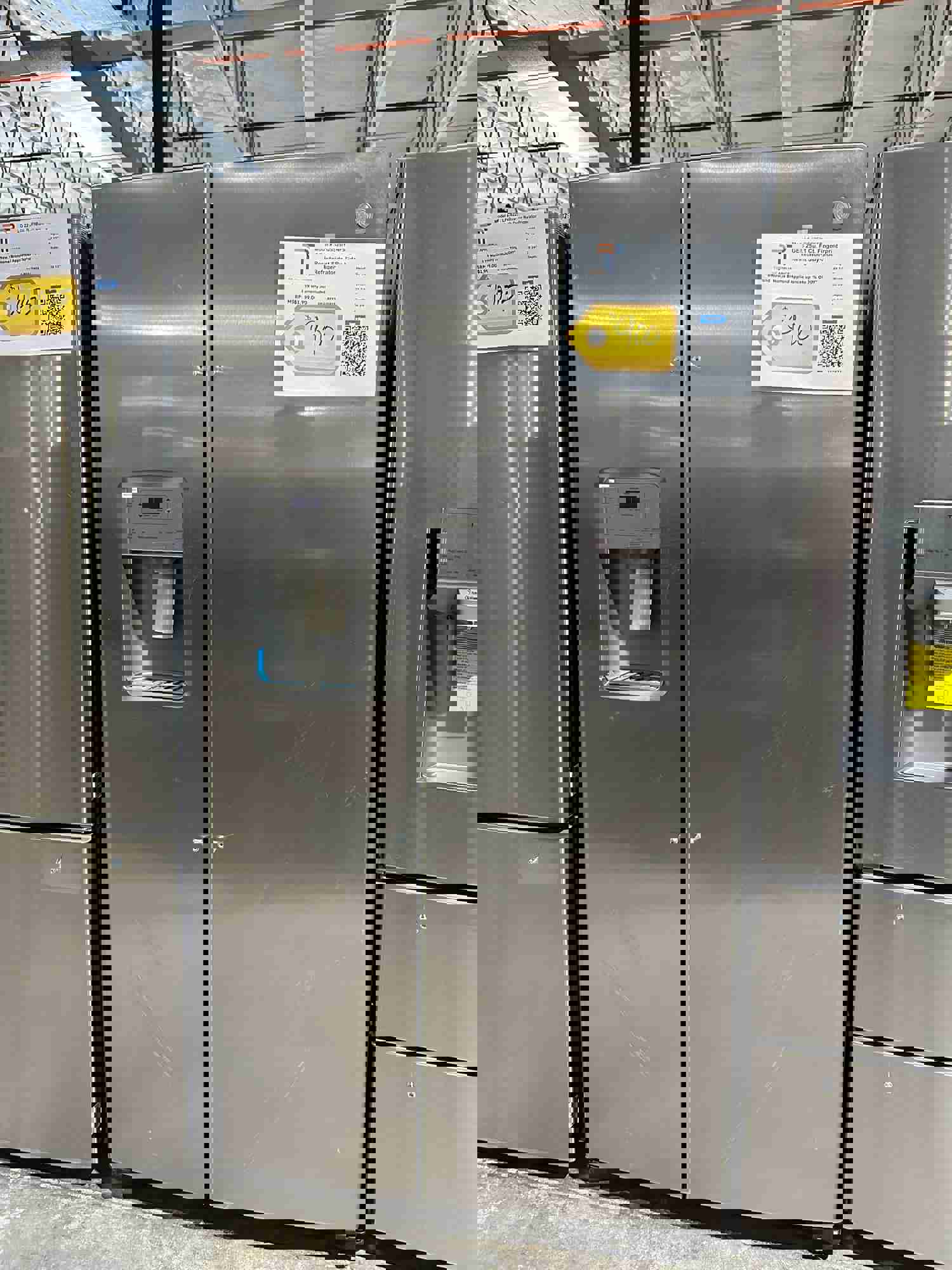 GE - 25.1 Cu. Ft. Side-By-Side Refrigerator with Ice and Water Dispenser - Stainless Steel