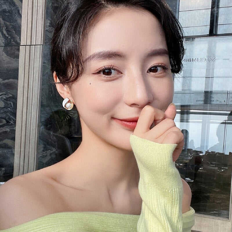 Korea Design Jewelry Simple White Paint Twisted Pearl Earrings Elegant Womens Daily Work Accessories