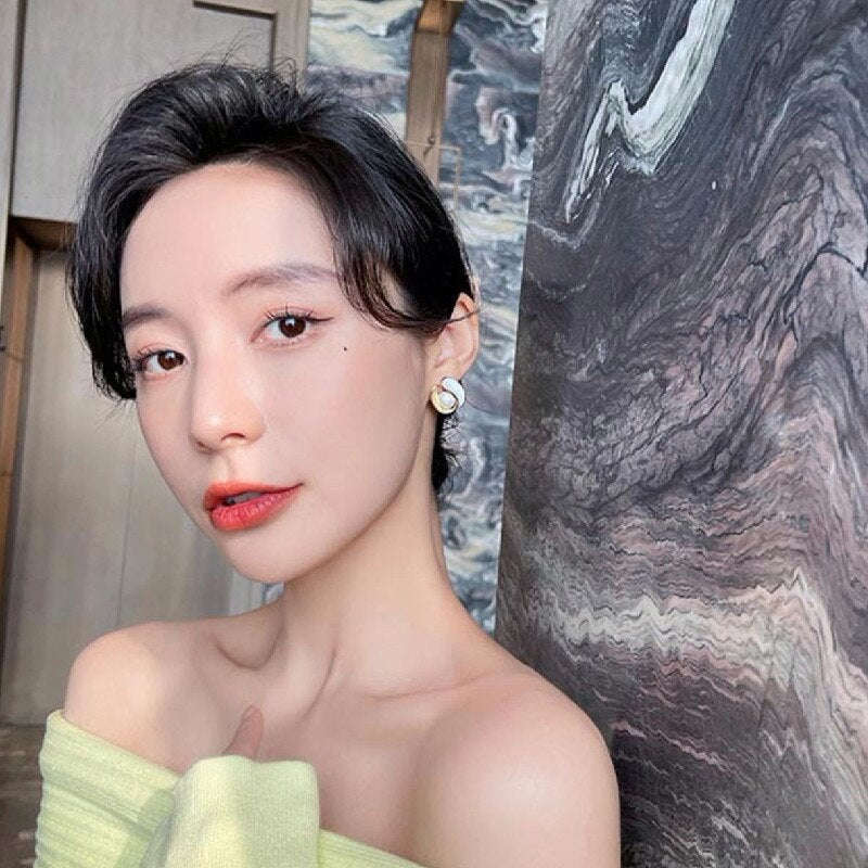 Korea Design Jewelry Simple White Paint Twisted Pearl Earrings Elegant Womens Daily Work Accessories