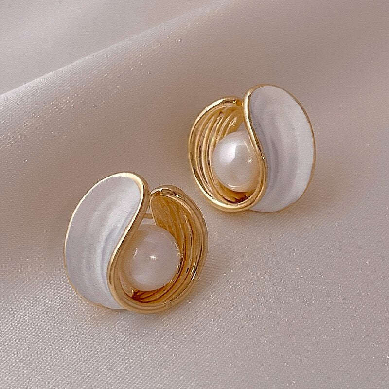 Korea Design Jewelry Simple White Paint Twisted Pearl Earrings Elegant Womens Daily Work Accessories
