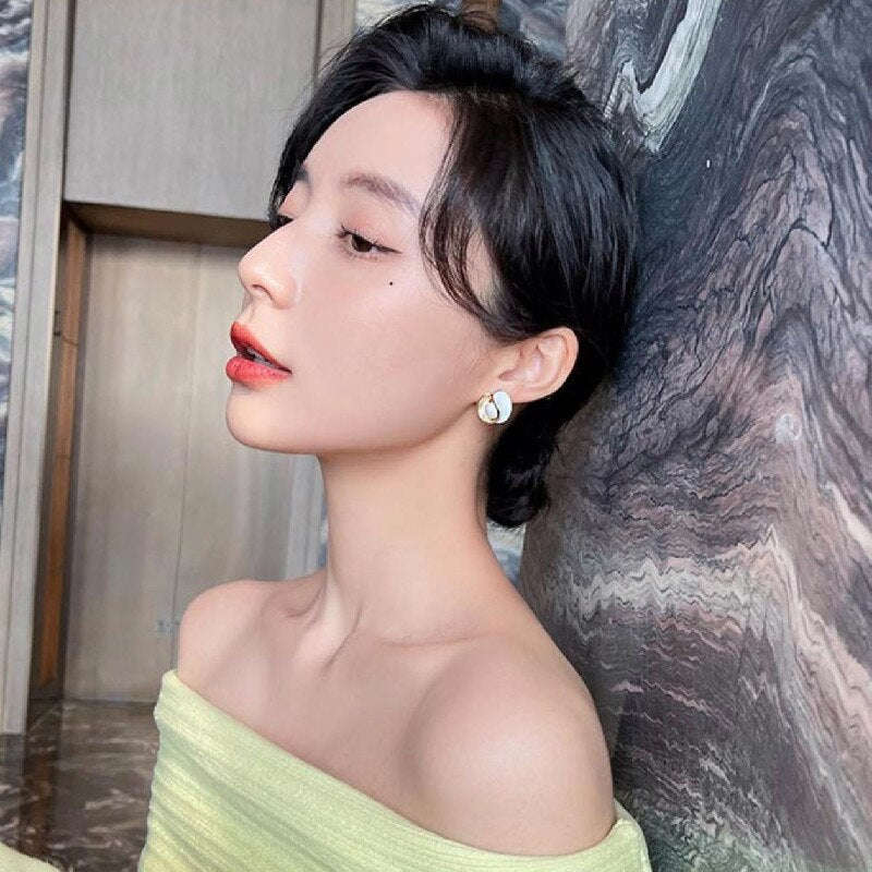 Korea Design Jewelry Simple White Paint Twisted Pearl Earrings Elegant Womens Daily Work Accessories