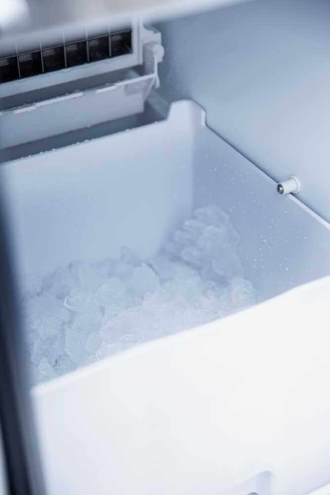 Summerset 15 UL Outdoor Rated Ice Maker with Stainless Door - 50 lb. Capacity