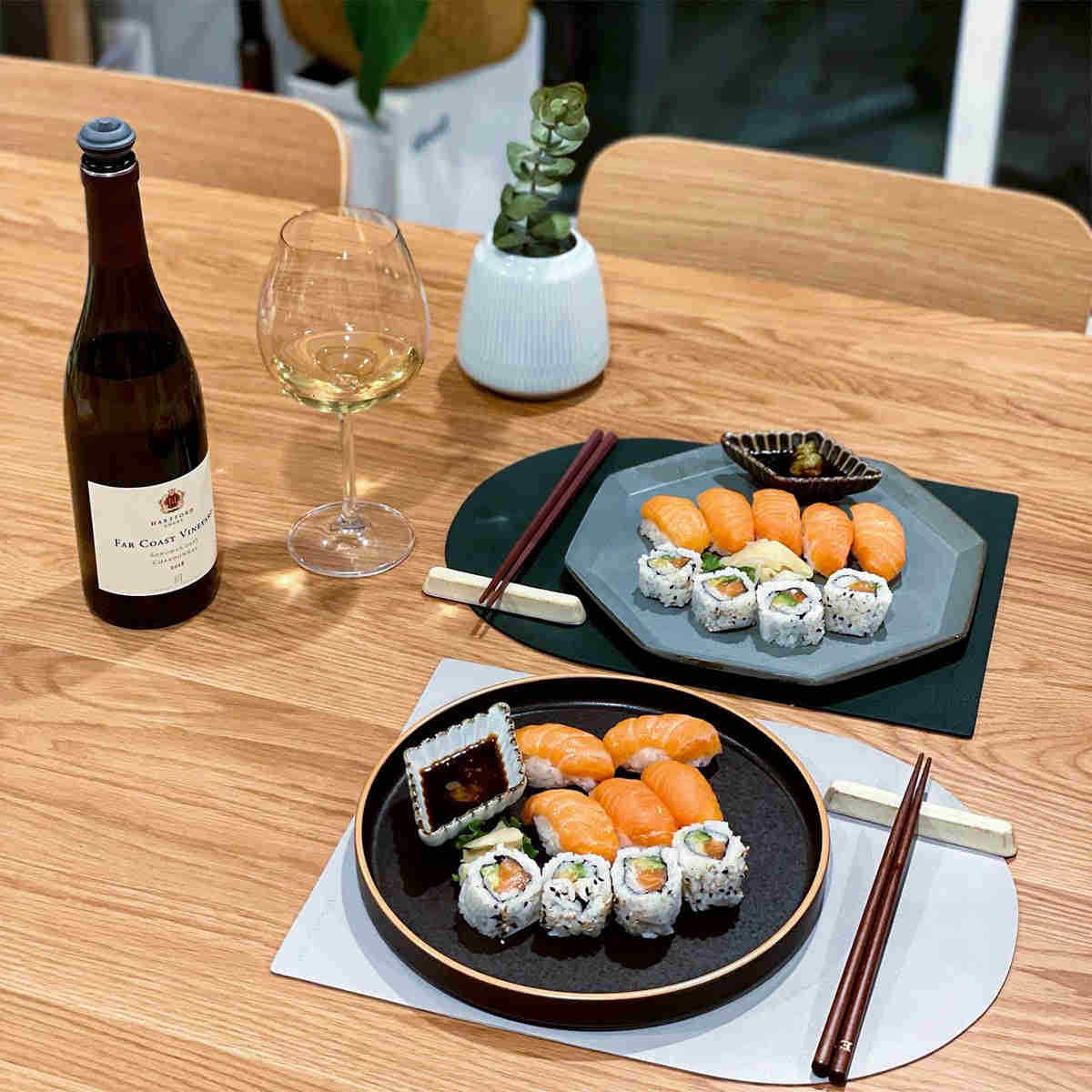 Mino Ware Black Luca Plate & Utensils Gift Set