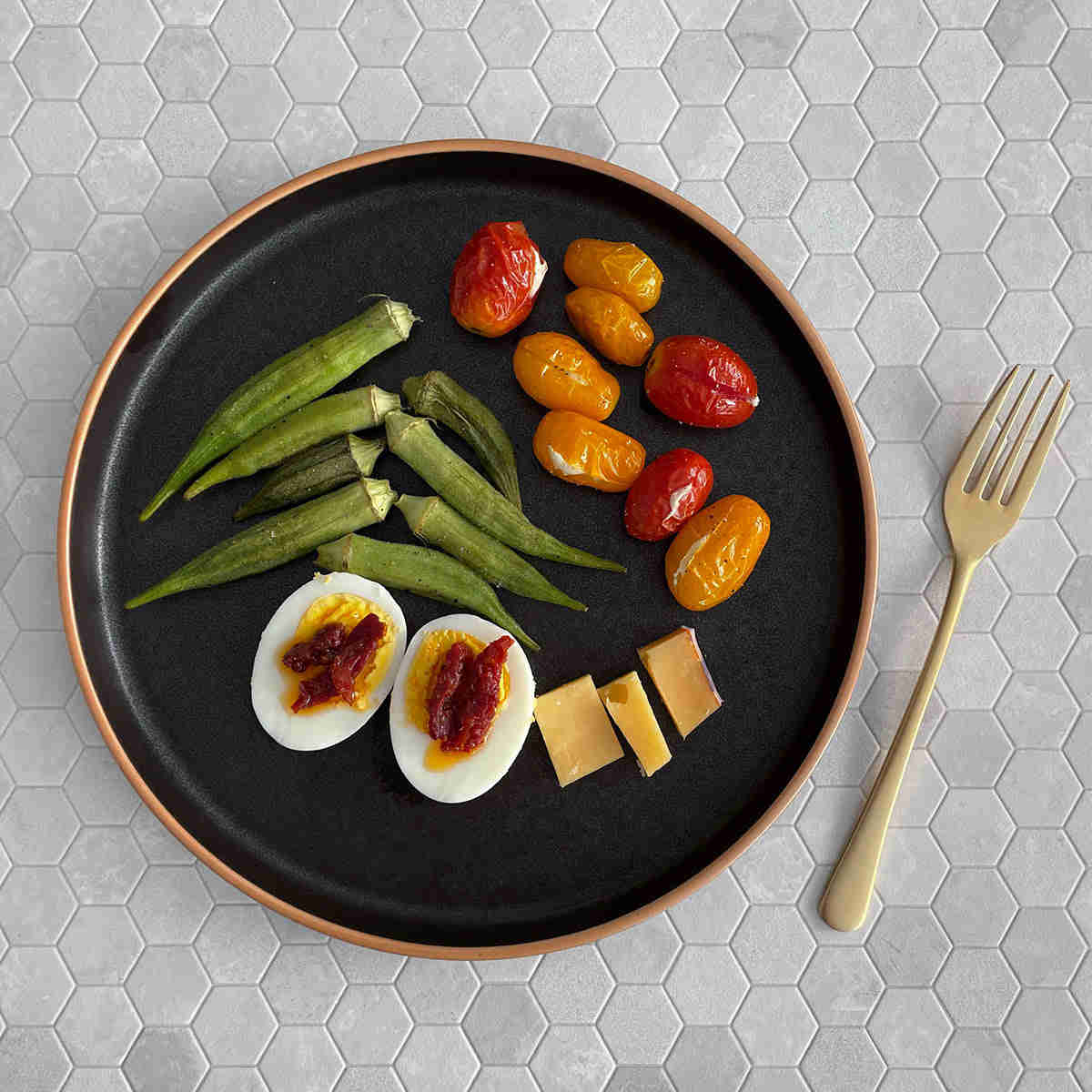 Mino Ware Black Luca Plate & Utensils Gift Set