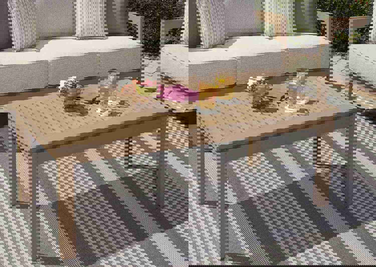 Hallow Creek Rectangular Cocktail Table