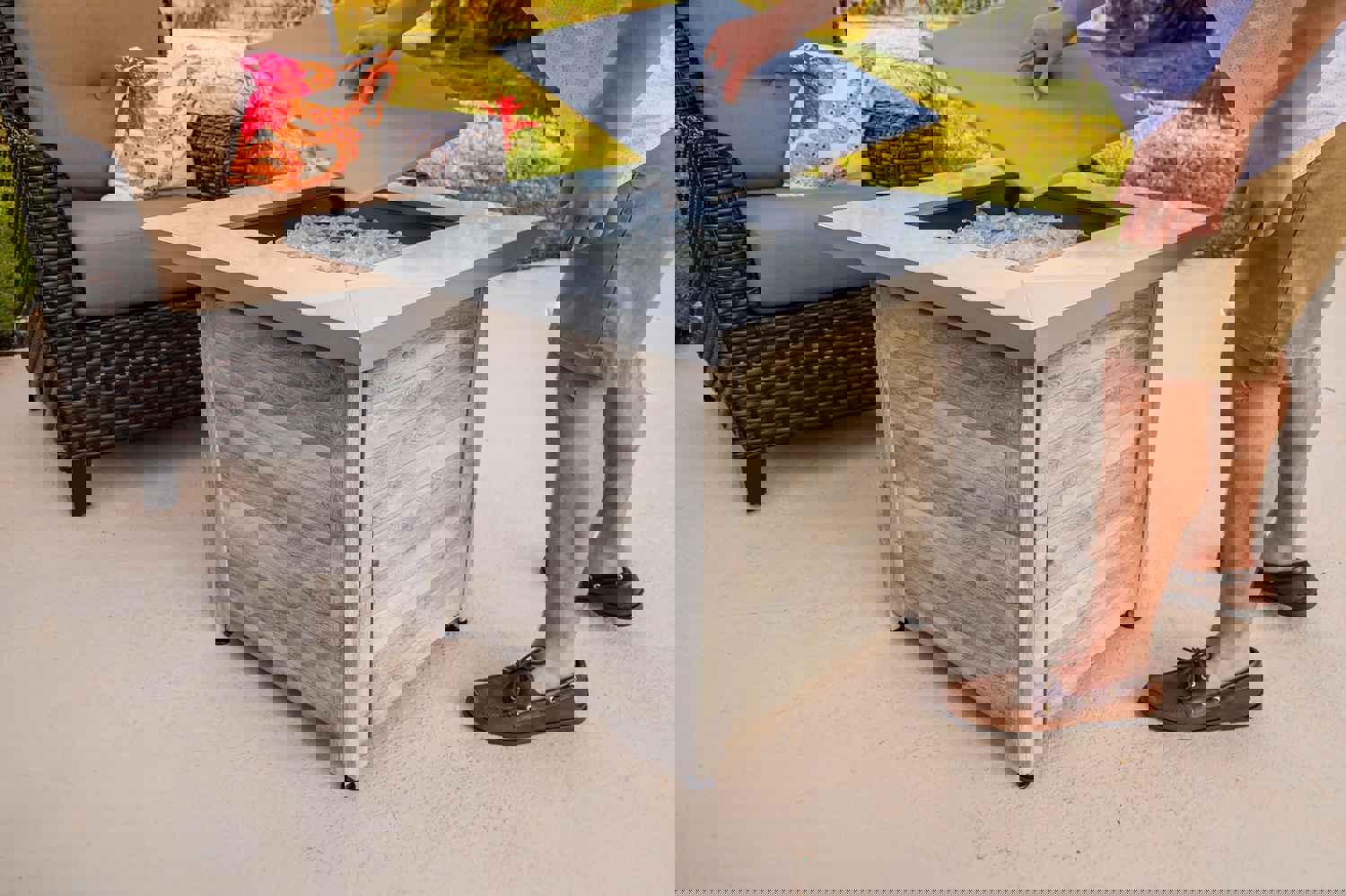 Endless Summer Chesapeake 30 in. Propane Gas Fire Pit Table