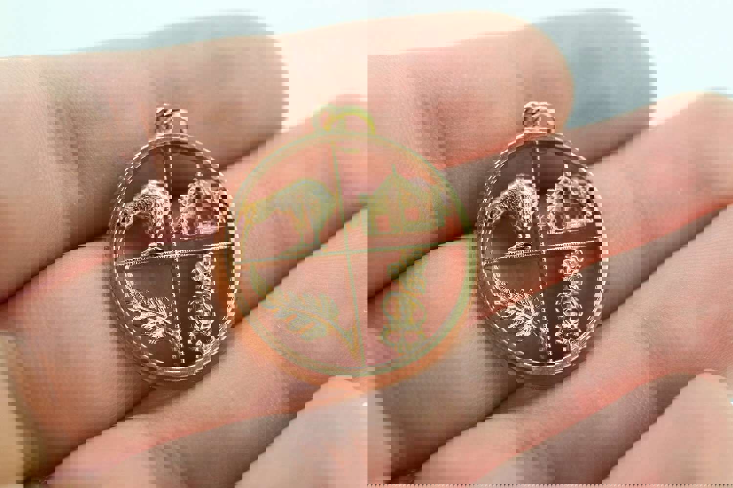 14k Gold New Zealand Themed Pendant Medallion with Kiwi Bird and Fern Design