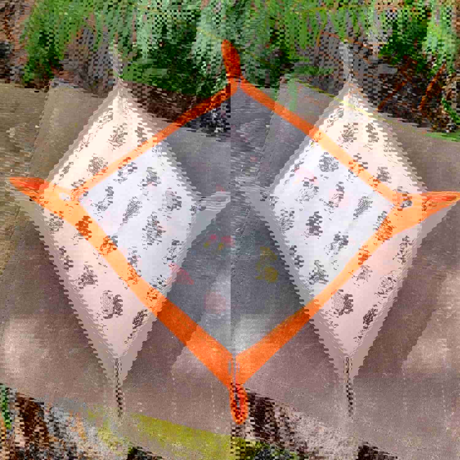 Redwood Deluxe XL Waxed Canvas Collapsible Travel Tray & Kneeling Pad