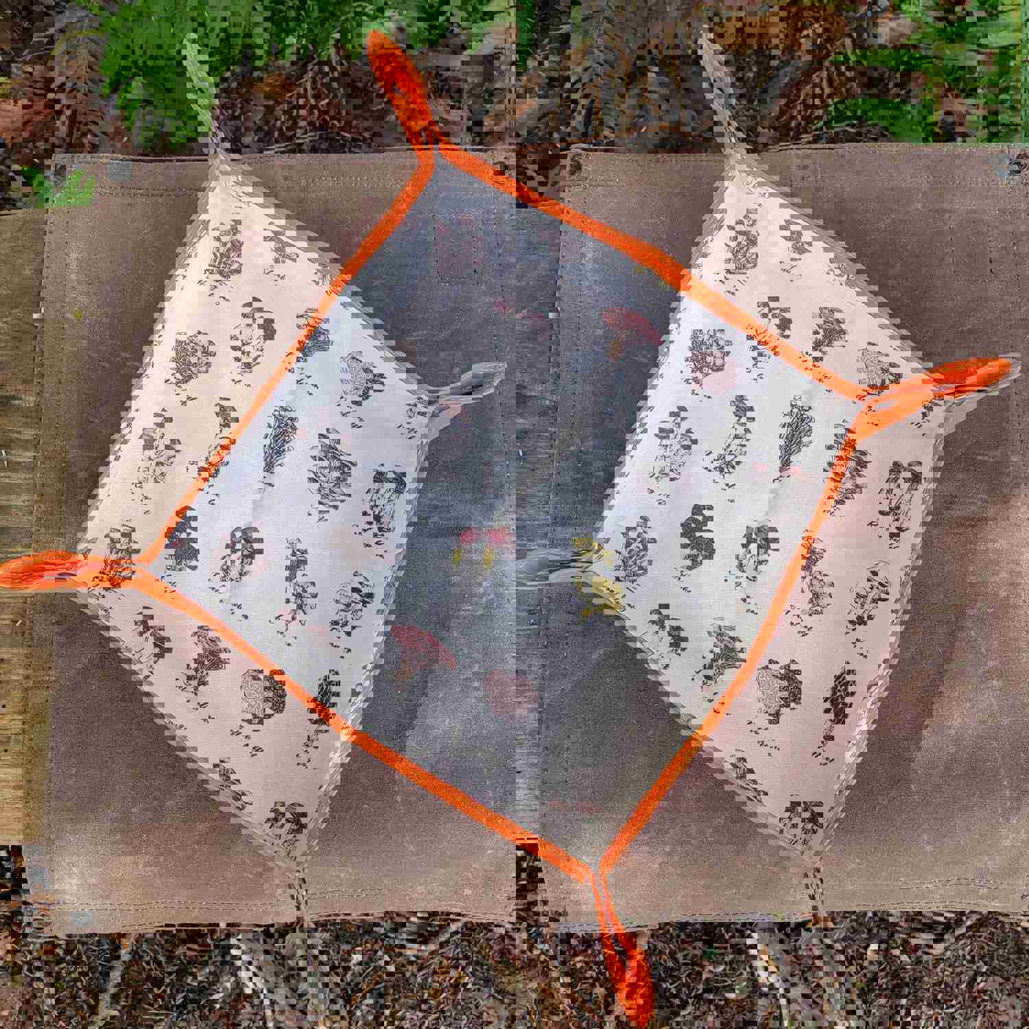 Redwood Deluxe XL Waxed Canvas Collapsible Travel Tray & Kneeling Pad