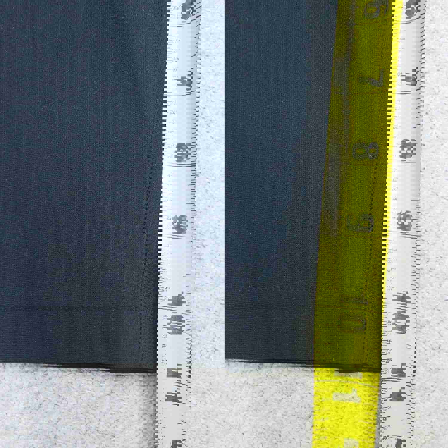 Under Armour Men's XL Black Athletic Shorts with Elastic Waist for Casual Sports