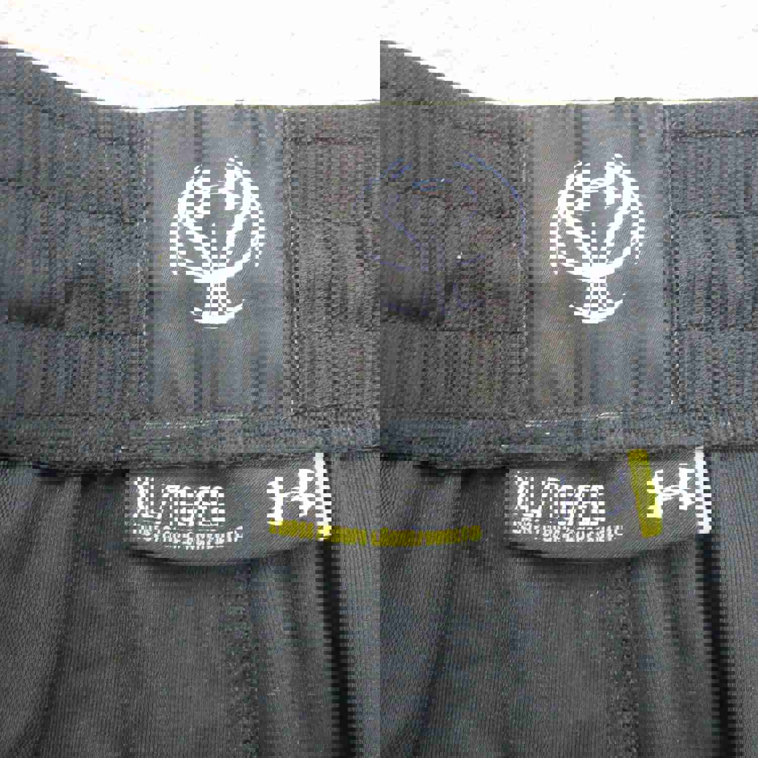 Under Armour Men's XL Black Athletic Shorts with Elastic Waist for Casual Sports