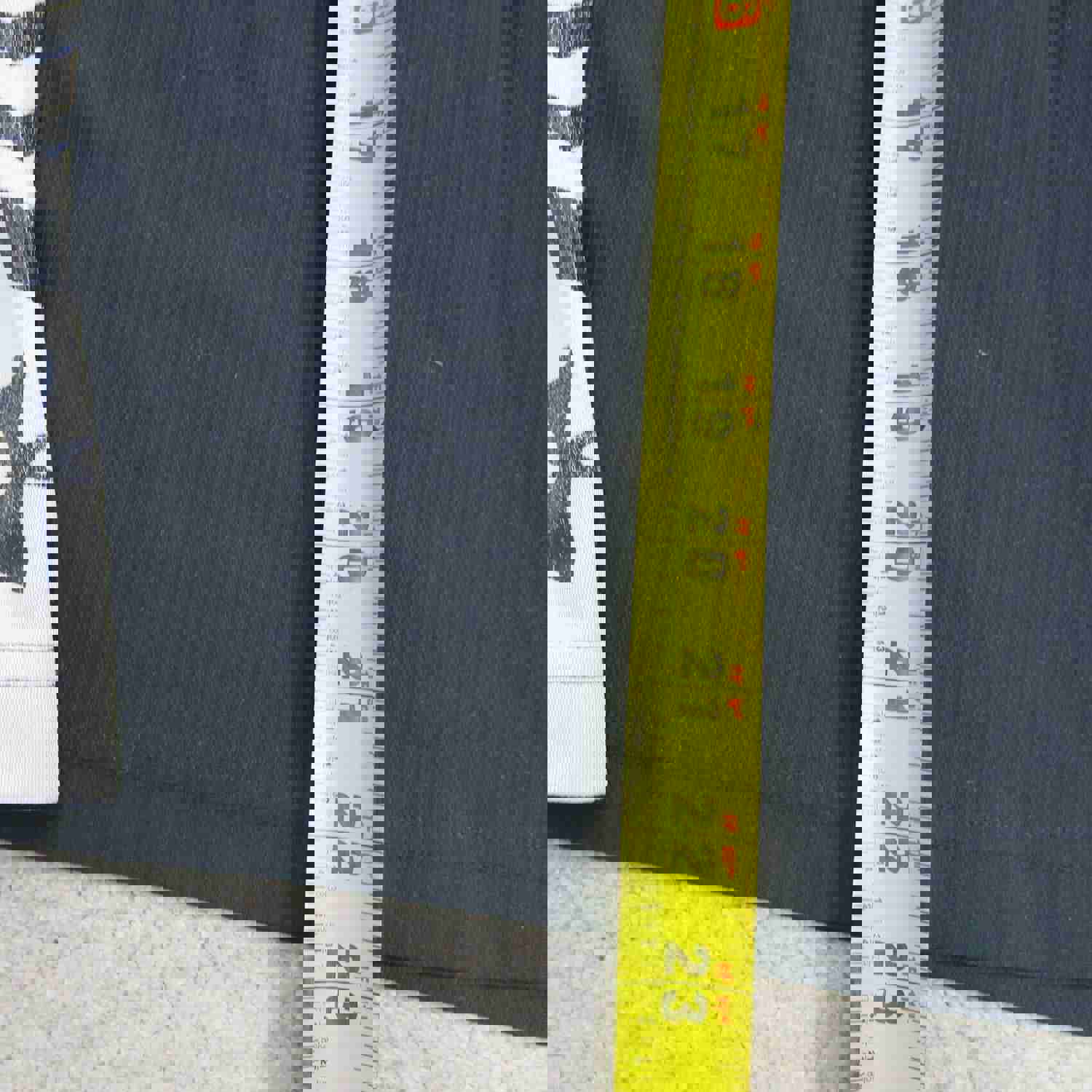 Under Armour Men's XL Black Athletic Shorts with Elastic Waist for Casual Sports