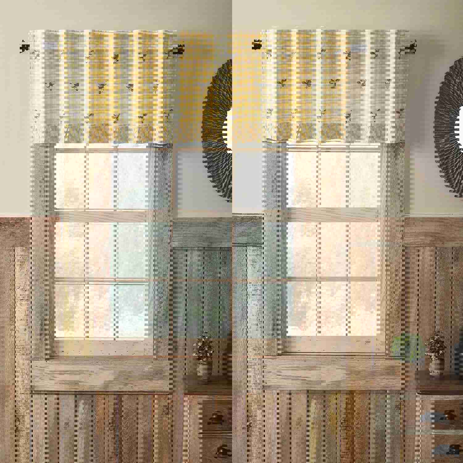 Buzzy Bees Ruffled Lined Valance 60