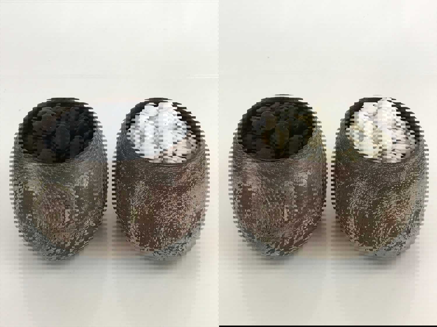 Vintage Japanese Go Stone Goishi Game Piece Complete Set with Wood Bowls