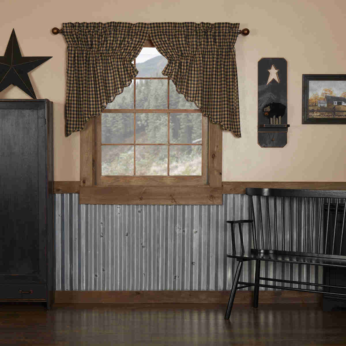 Black Check Scalloped Prairie Swag Set of 2 - 36x36x18