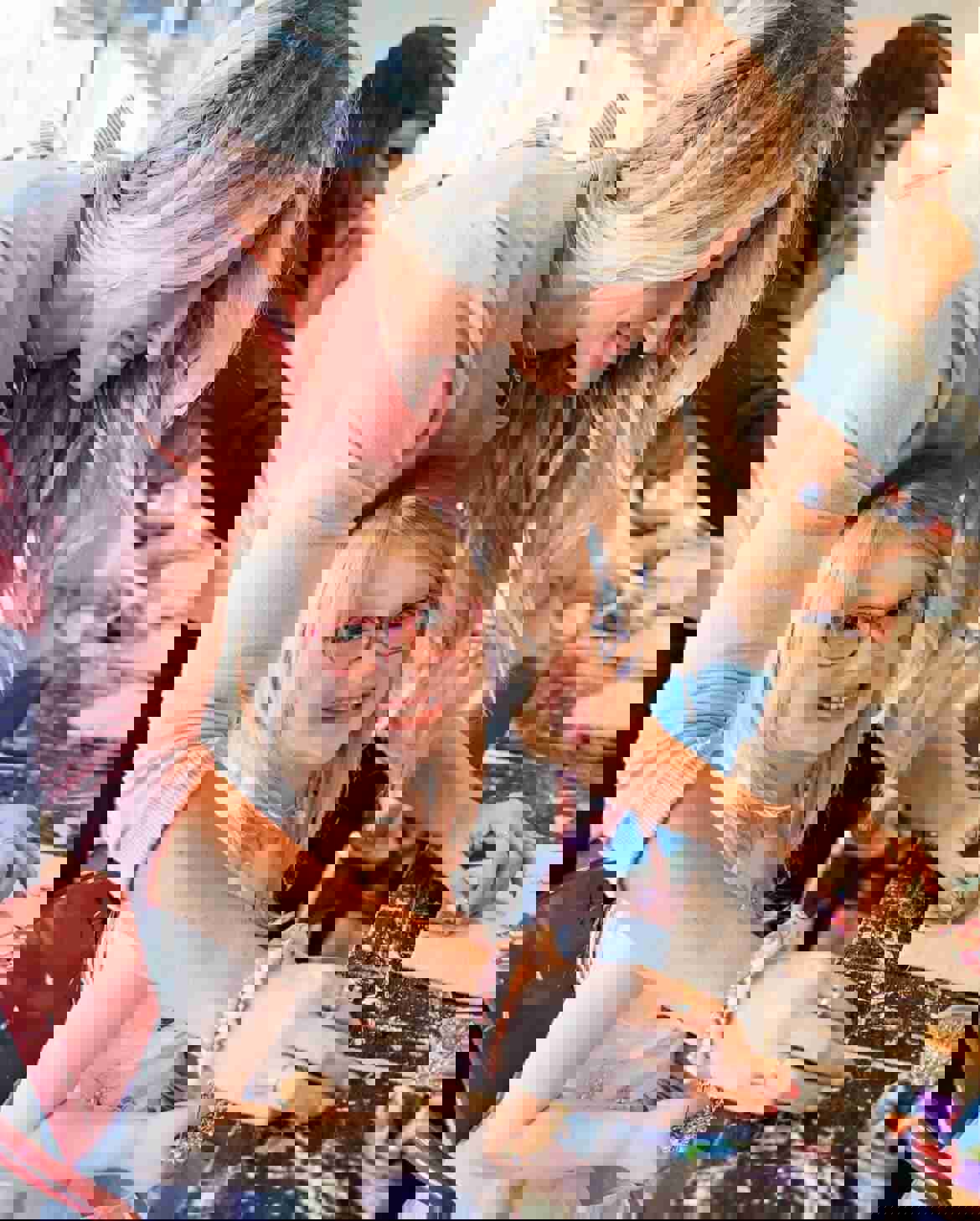 Red Seal Craft Studio - DIY Jewelry, Room Decor & Art