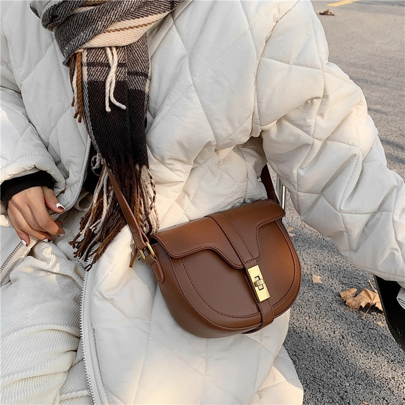 Kukombo Twist Lock Saddle Bag, Women's Fashion Crossbody
