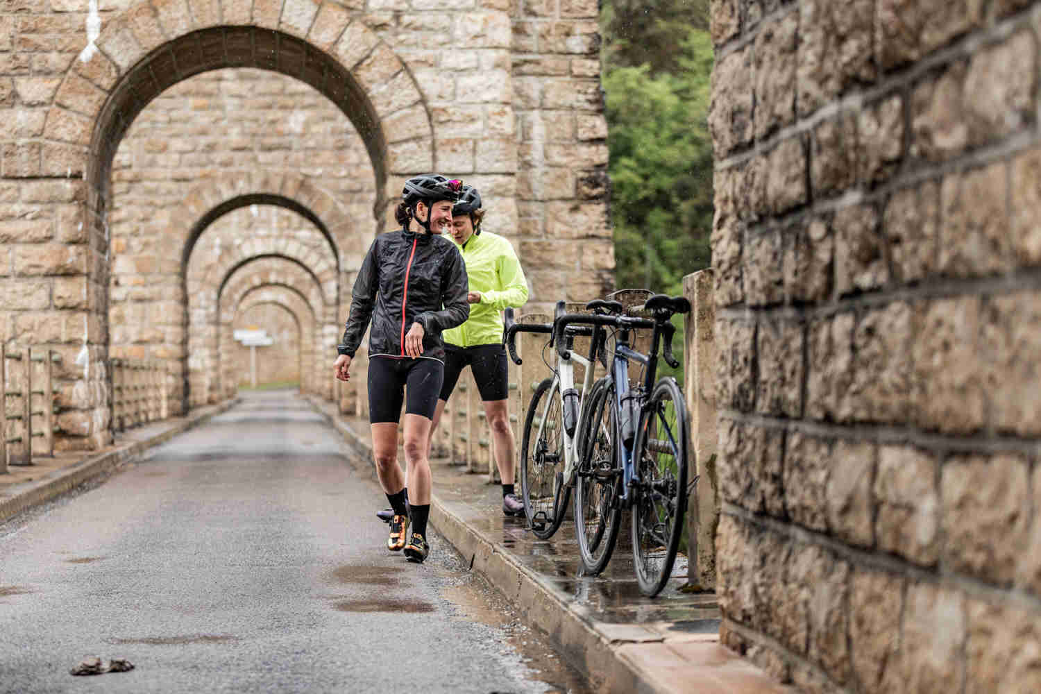 Van Rysel 900 Women's Ultralight Cycling Rain Jacket