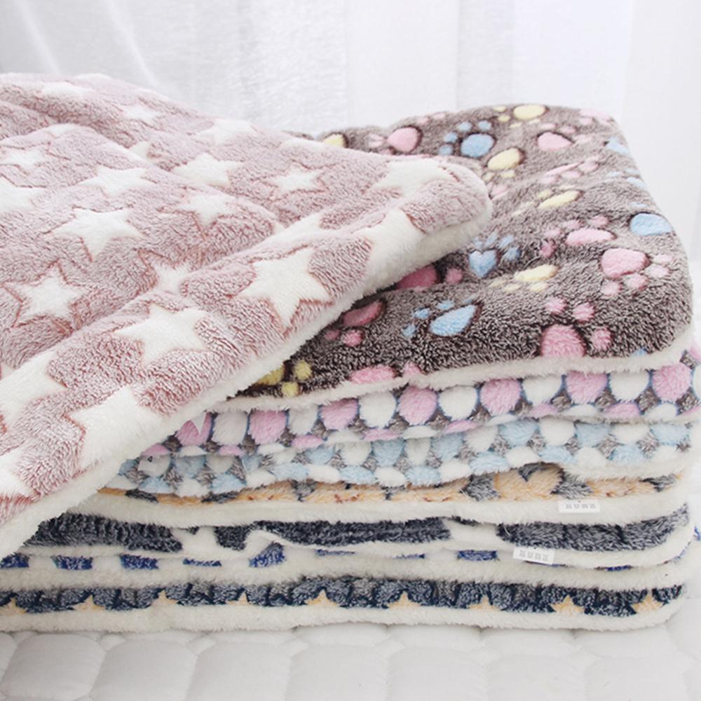 Cozy Pet Fleece Mat for Small Dogs and Cats - Soft & Warm Paw Print Design