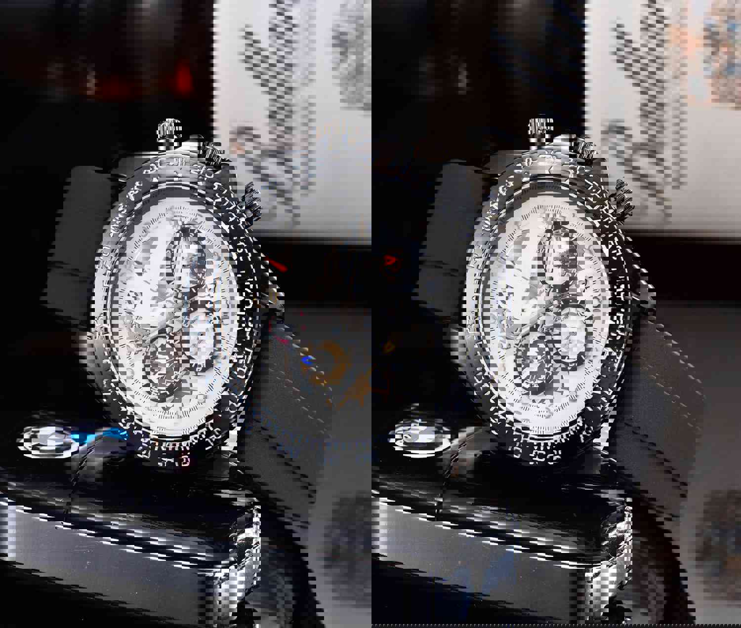 Stylish Men's Quartz Casual Watch with Calendar